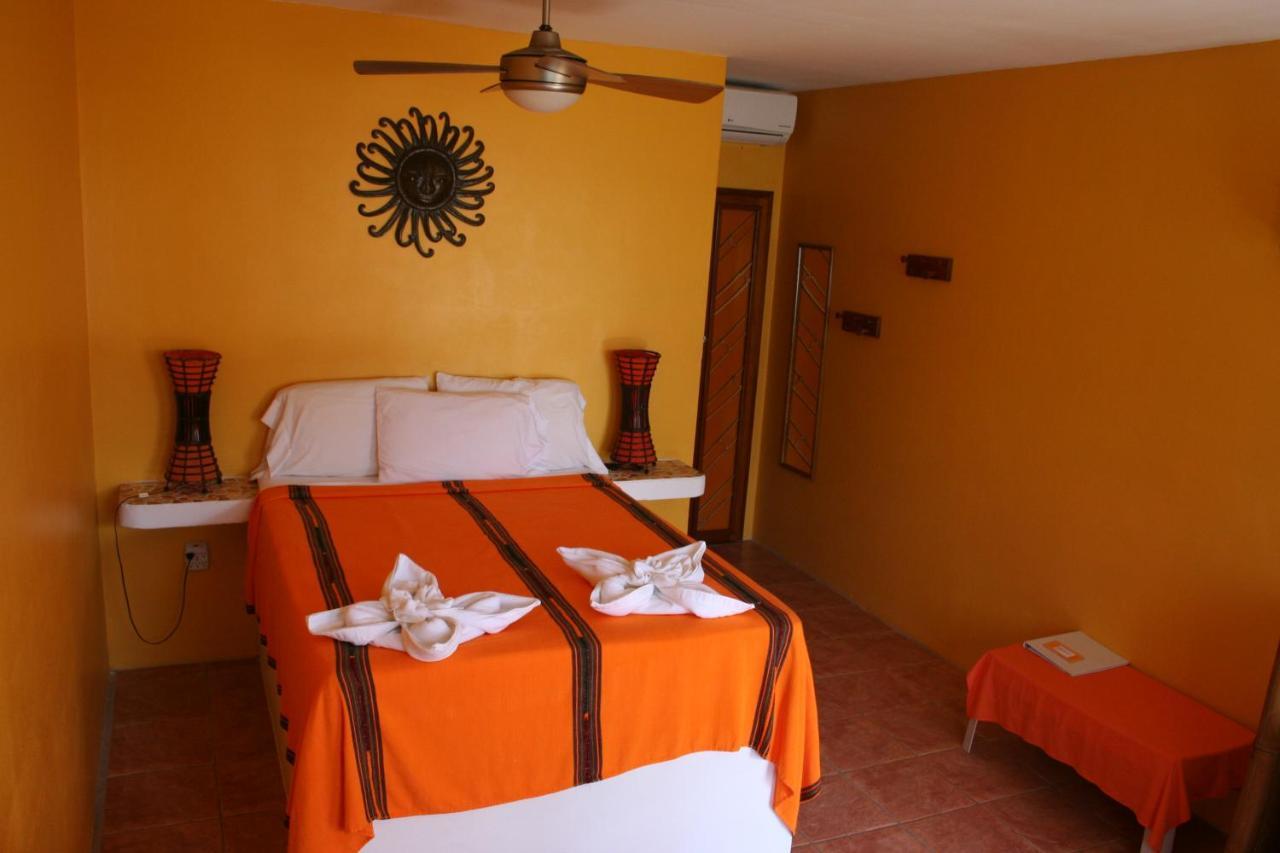 Seaside Cabanas Hotel Caye Caulker Exterior photo