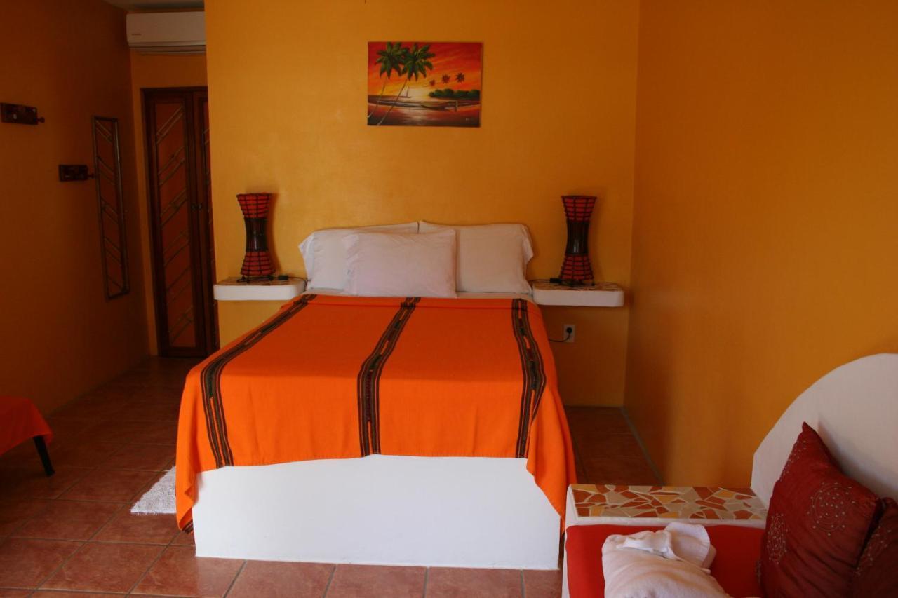 Seaside Cabanas Hotel Caye Caulker Exterior photo