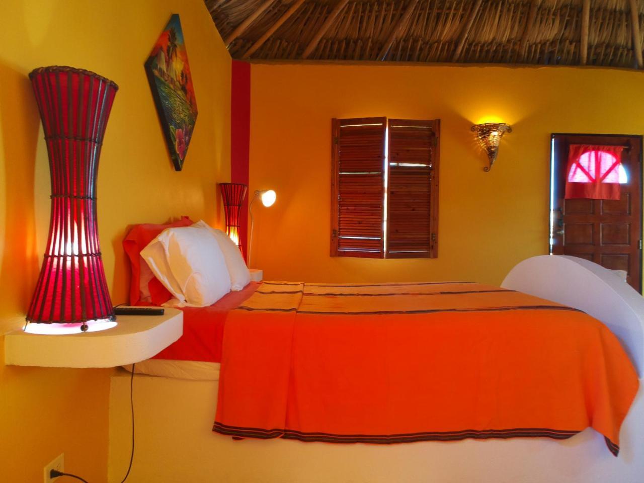 Seaside Cabanas Hotel Caye Caulker Exterior photo
