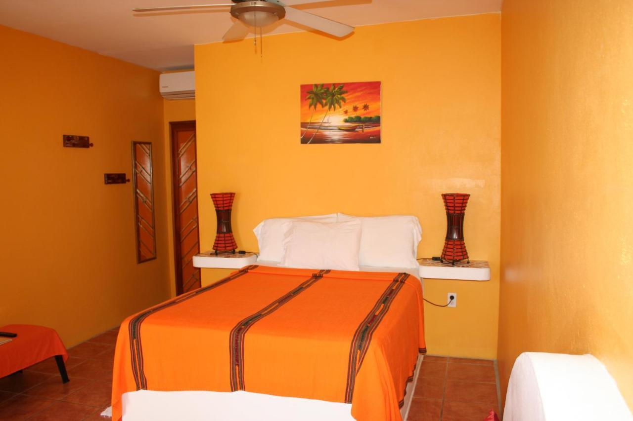 Seaside Cabanas Hotel Caye Caulker Exterior photo
