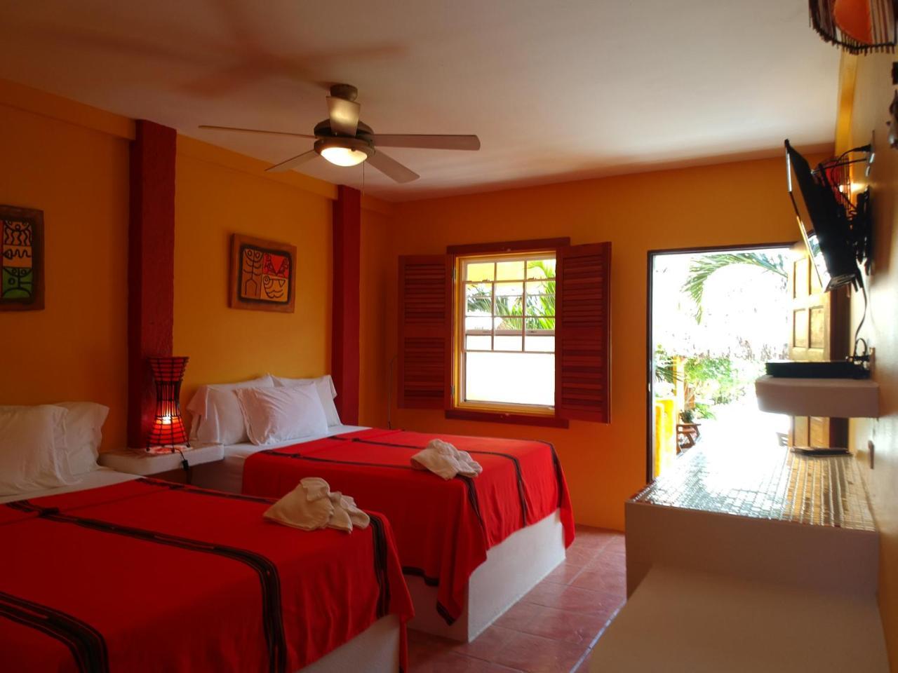Seaside Cabanas Hotel Caye Caulker Exterior photo
