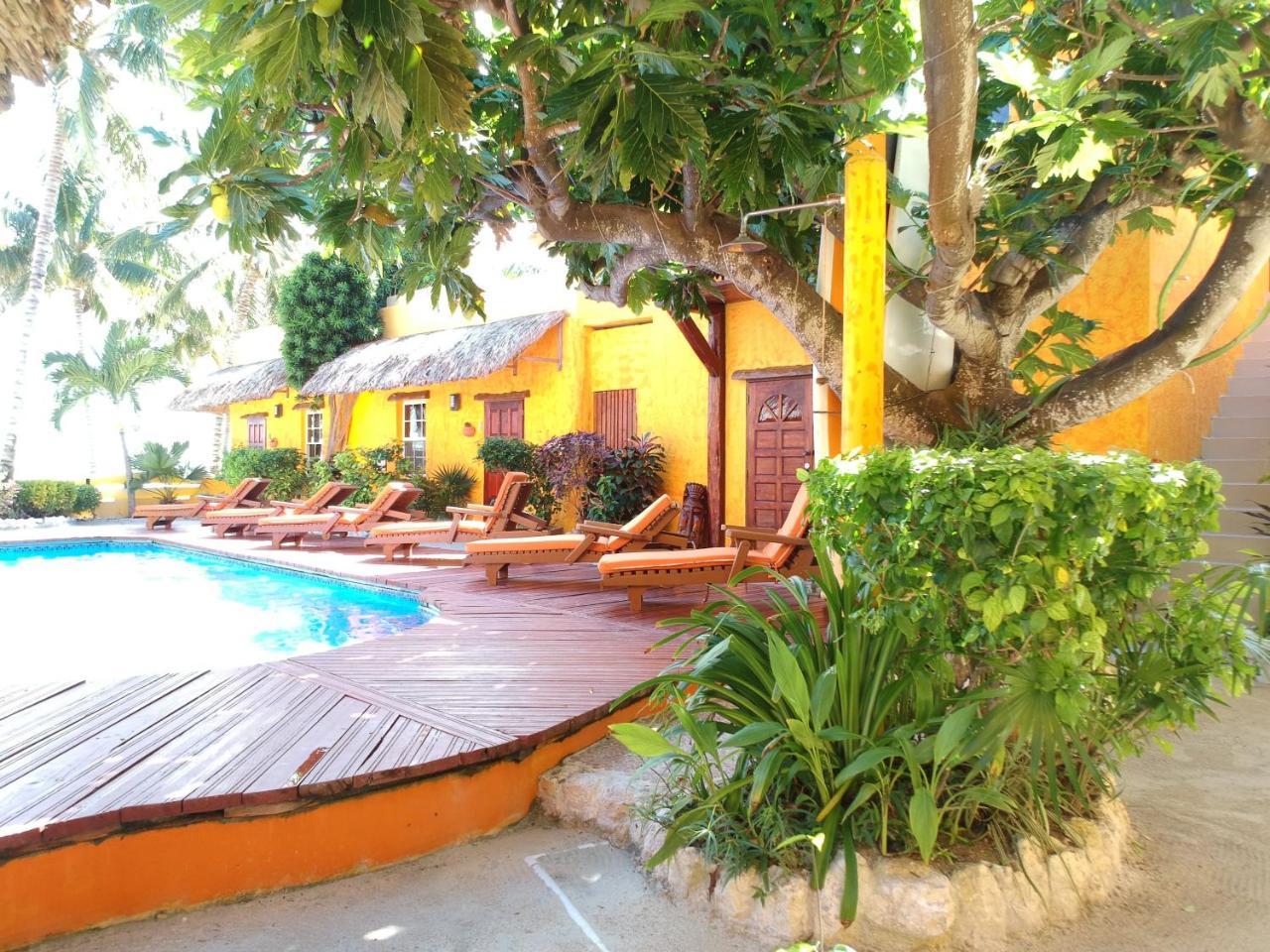 Seaside Cabanas Hotel Caye Caulker Exterior photo