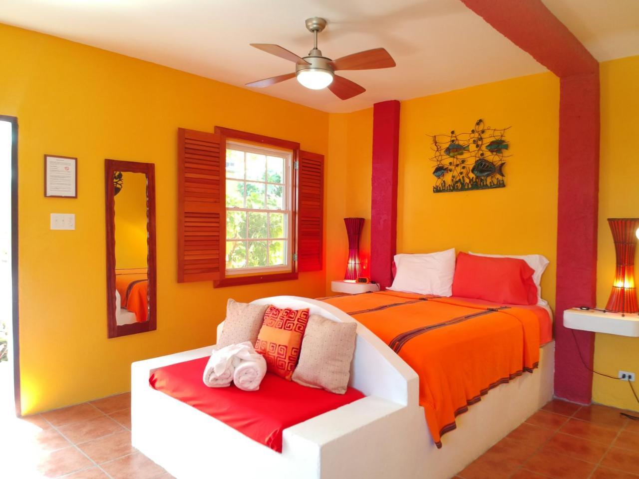 Seaside Cabanas Hotel Caye Caulker Exterior photo