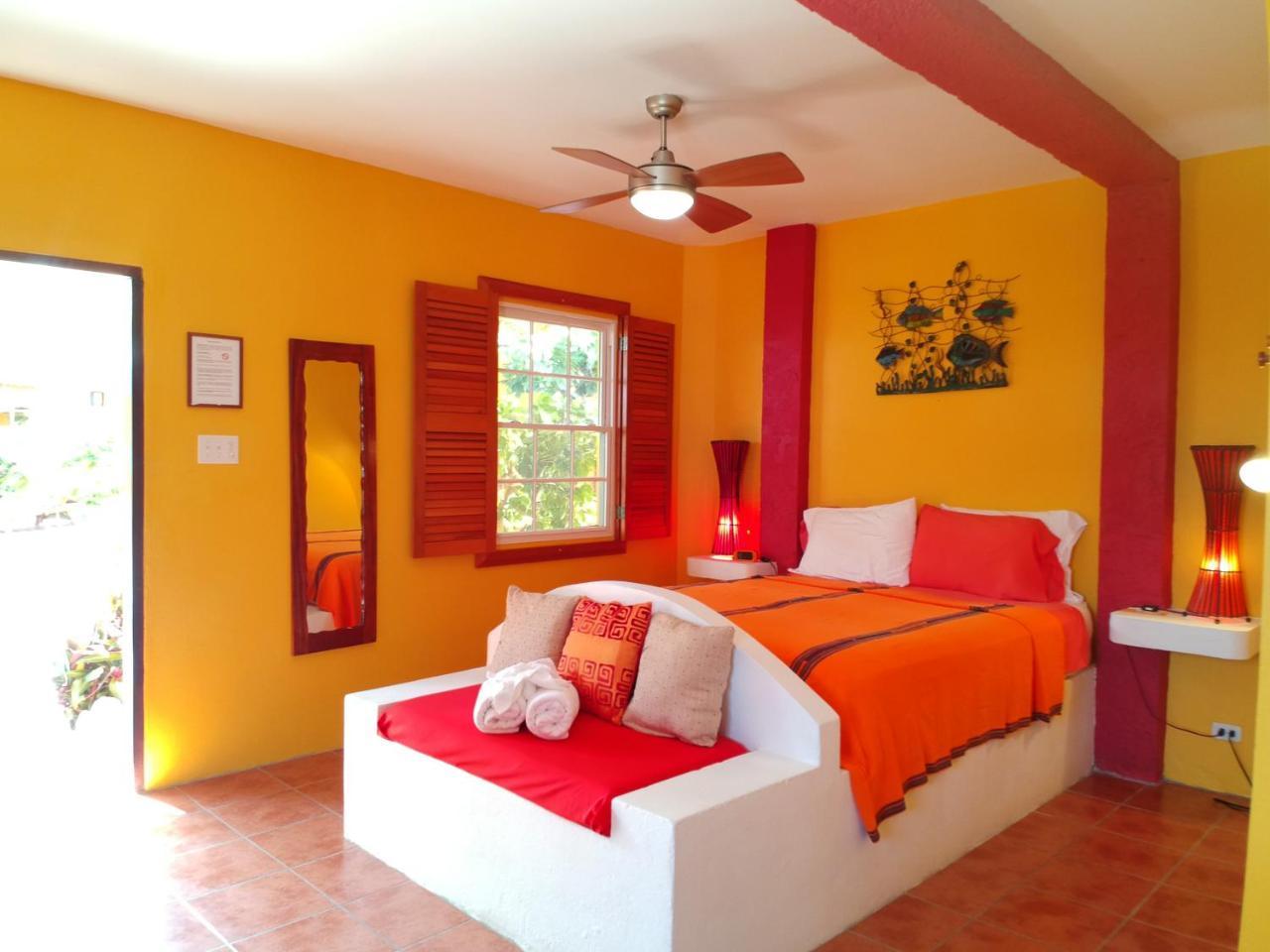 Seaside Cabanas Hotel Caye Caulker Exterior photo