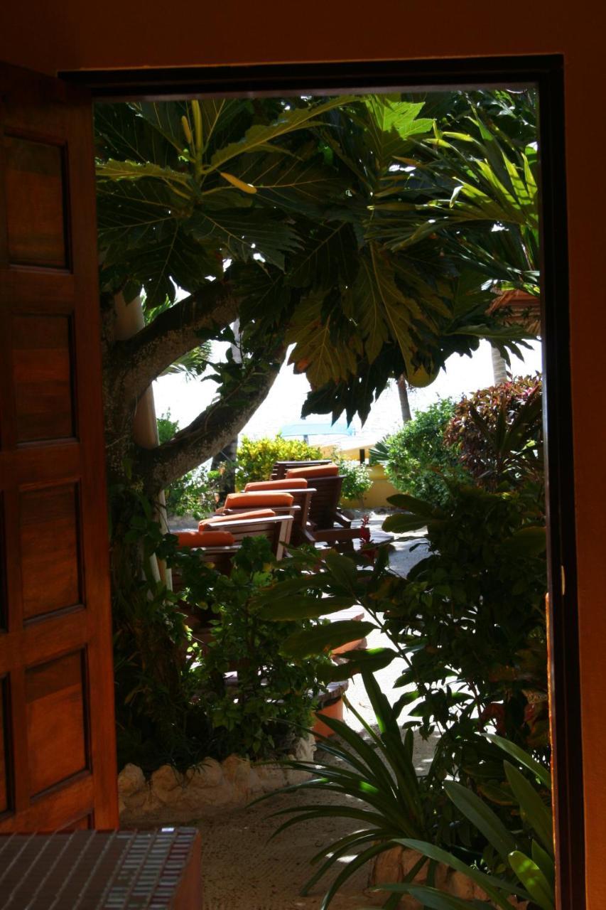 Seaside Cabanas Hotel Caye Caulker Exterior photo