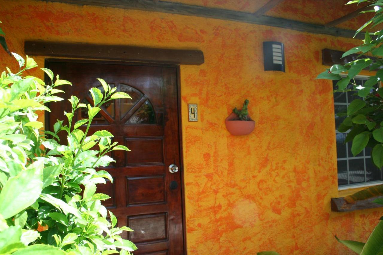 Seaside Cabanas Hotel Caye Caulker Exterior photo